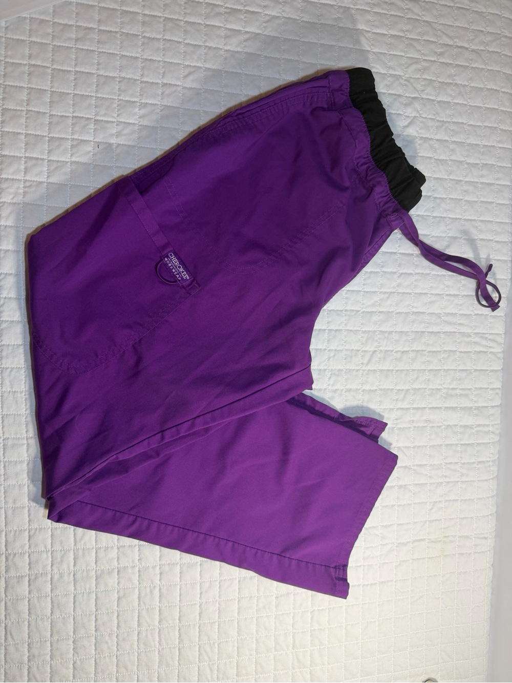 Cherokee Workwear Purple Scrub Set Women's Medium Top Medium Petite Pants Cargo - Picture 9 of 10